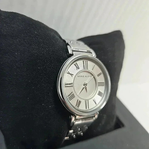 Womens Anne Klein Watch 30mm Round Dial Silver Tone Bracelet AK/2159 New Battery - Picture 3 of 9